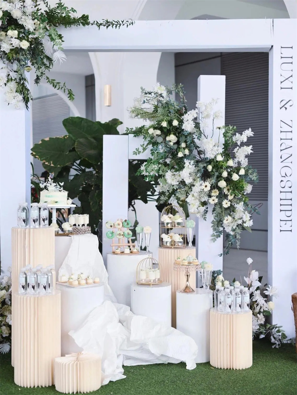 Dessert Table Display Set Whit - огляд і ціна Display Risers Set